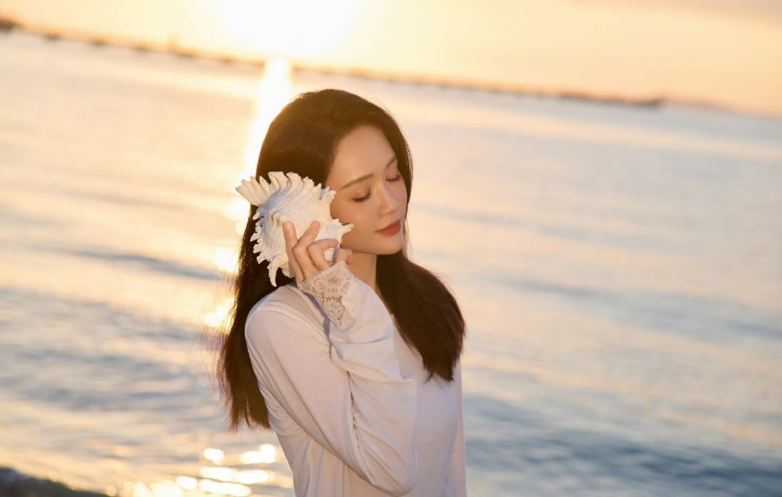 陈乔恩好治愈的笑容，你一笑！我啥烦恼都没了