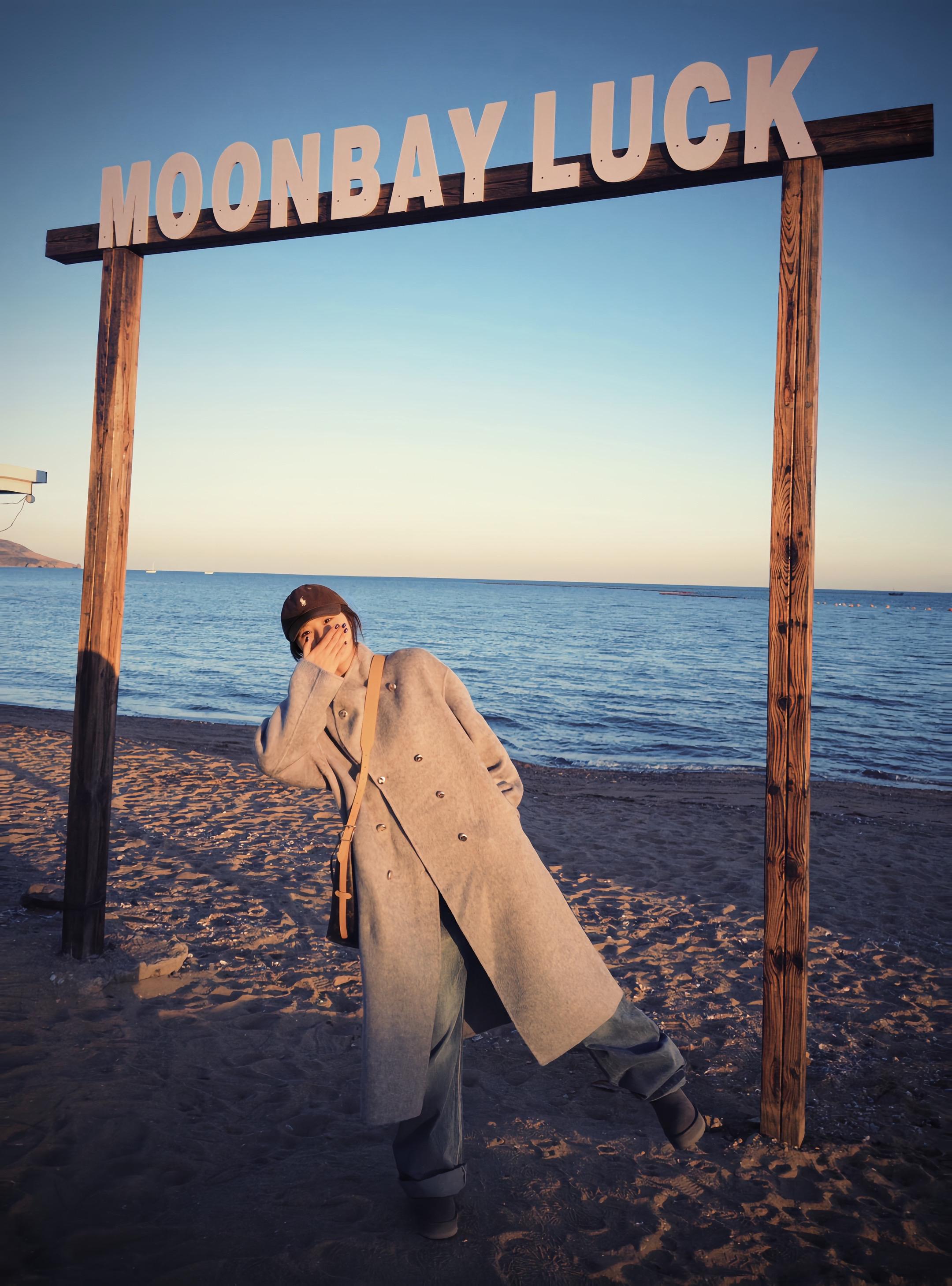 我们都不懂离别的重量 直到某天冷空气裹挟着回忆涌入