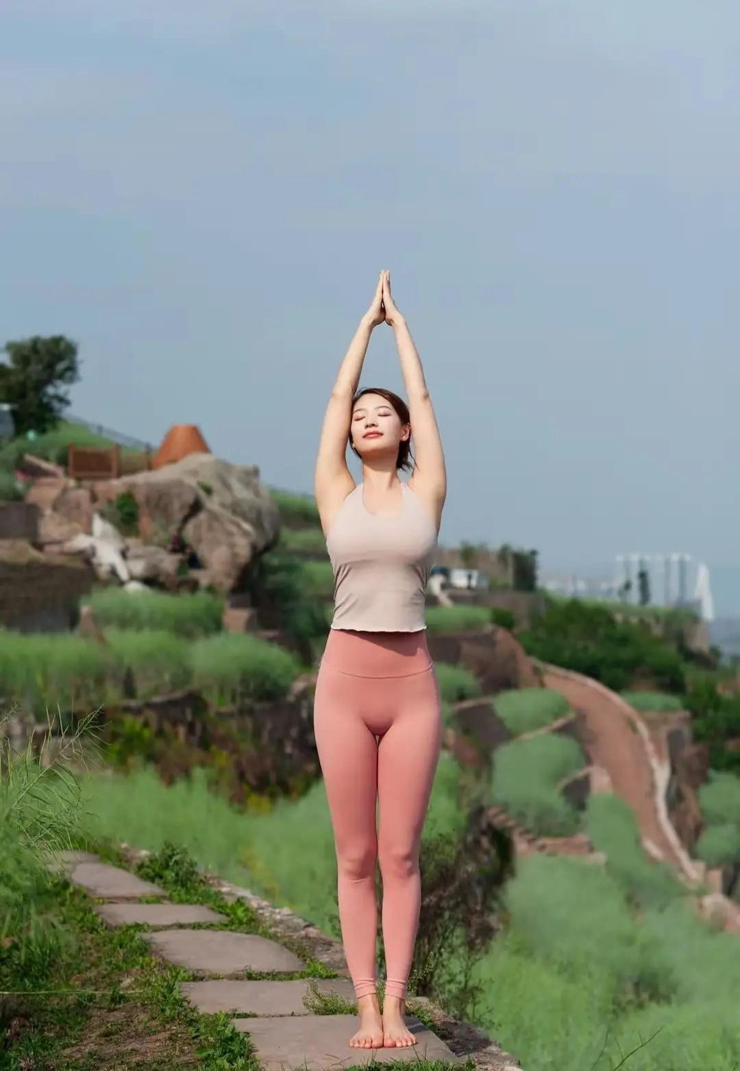 很爱我普通的小生活 
喜欢镜头下的每个风景
​