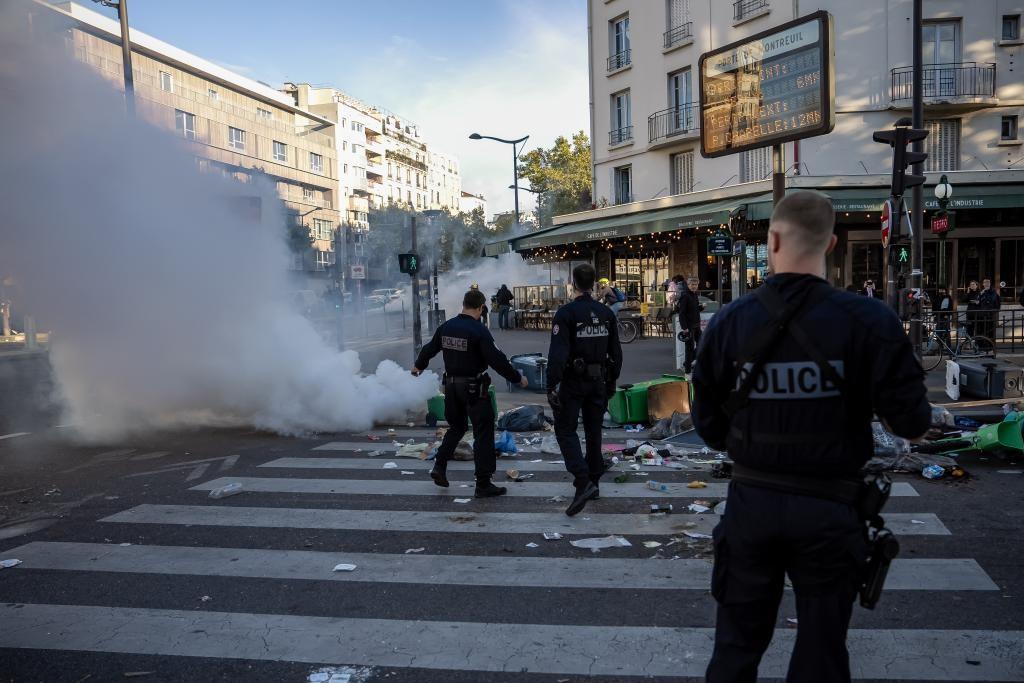 [太阳]法国彻底乱套了！多地爆发大规模示威游行，法国到底发生了什么？

（参考资