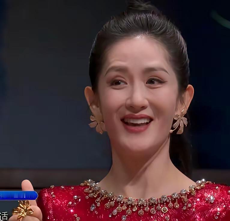 谢娜一出场，遥控器按得噼啪响，结果呢？人根本没走。
 
央视白皮书里藏着实锤：哪