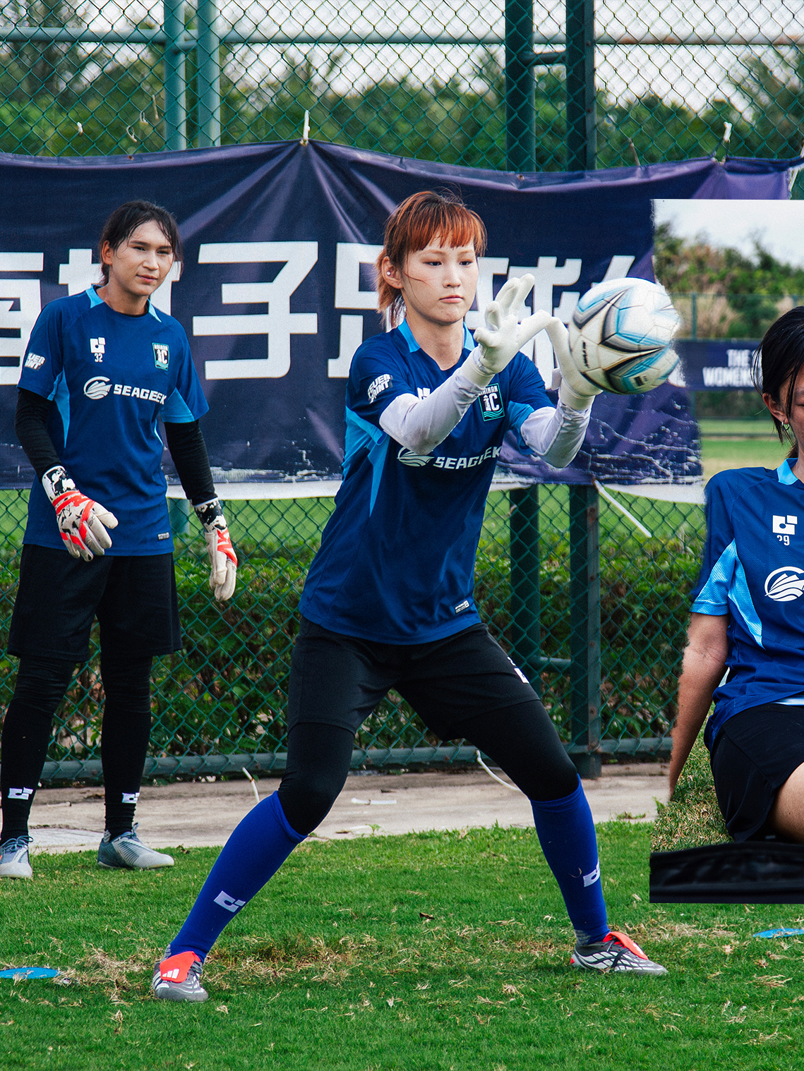 与无限海岸俱乐部，发起了一个有点冒险的计划：以试训为名，邀请9位业余女足球员，体