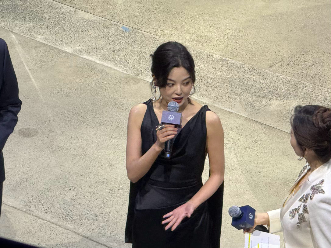 辛芷蕾出席大众汽车品牌之夜 本场发布会最后高潮环节来了，演员出席活动现场！ 今天