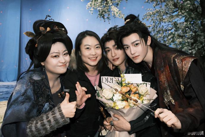 侯明昊说纪伯宰不会孤单了 看完只想期待侯明昊下一个角色！他能把纪伯宰演得这么深入