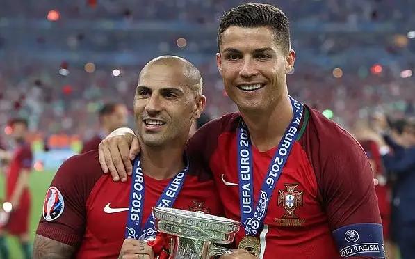 【C罗职业生涯只缺一个世界杯，大家希望到时候他能接受当替补】从球迷的角度看，这份