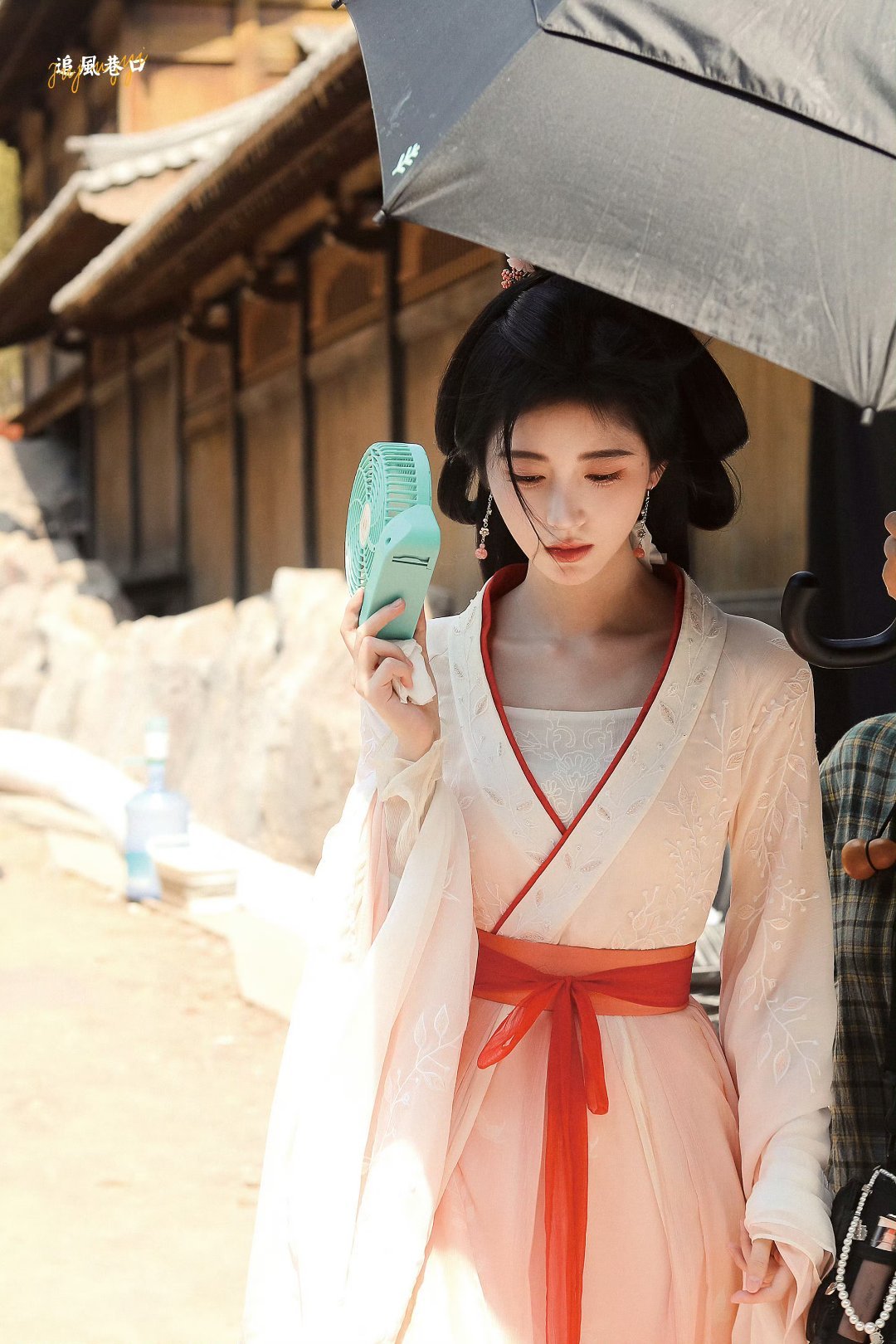 鞠婧祎 jjy鞠婧祎姜黎非“我和你一起吹风 欣赏着我们独有的落日” "𝓘 𝓮