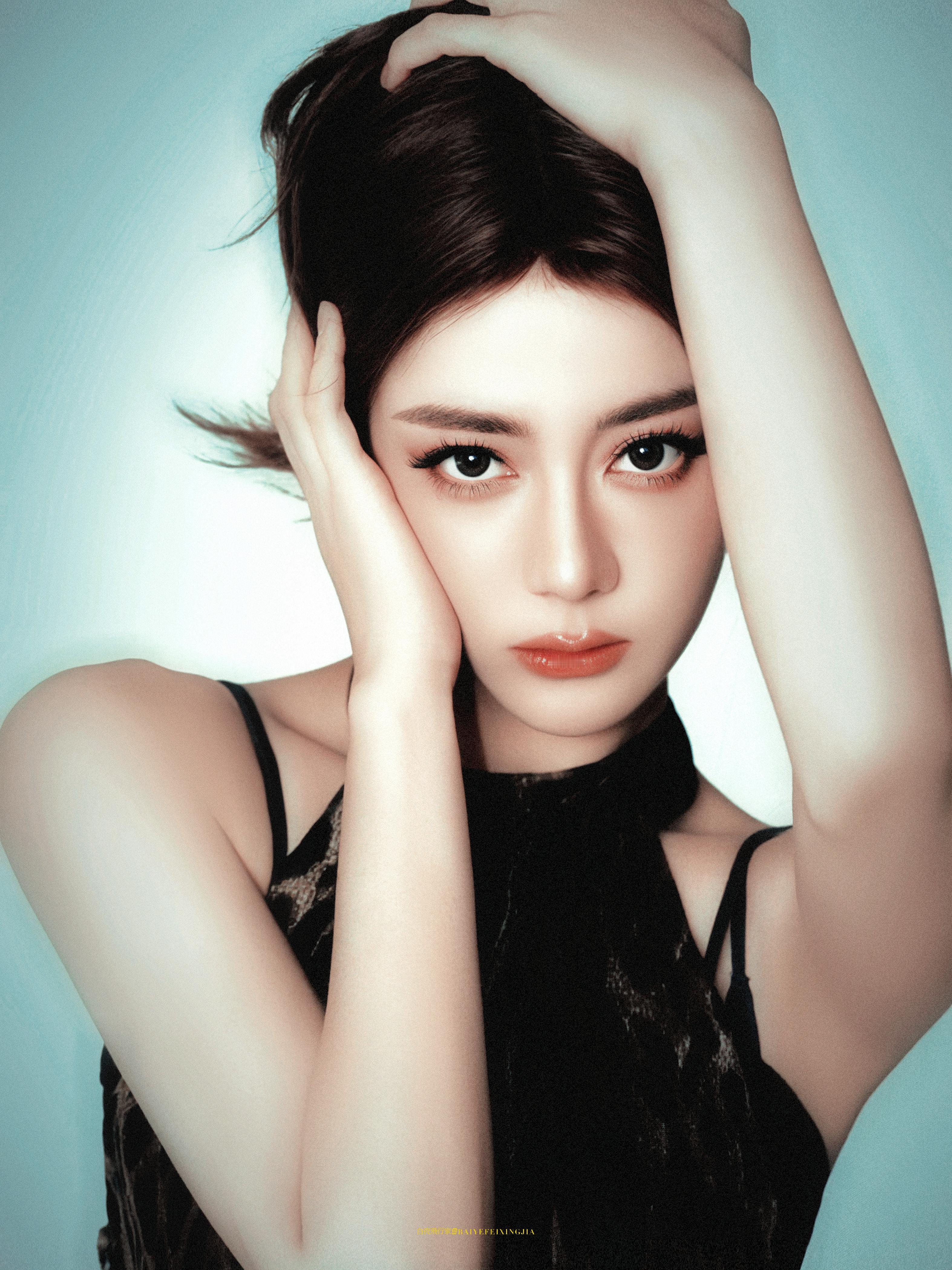 迪丽热巴钰珑 dlrb 迪丽热巴功夫女足 dlrb 迪丽热巴卫蓝“因为有了黑暗，