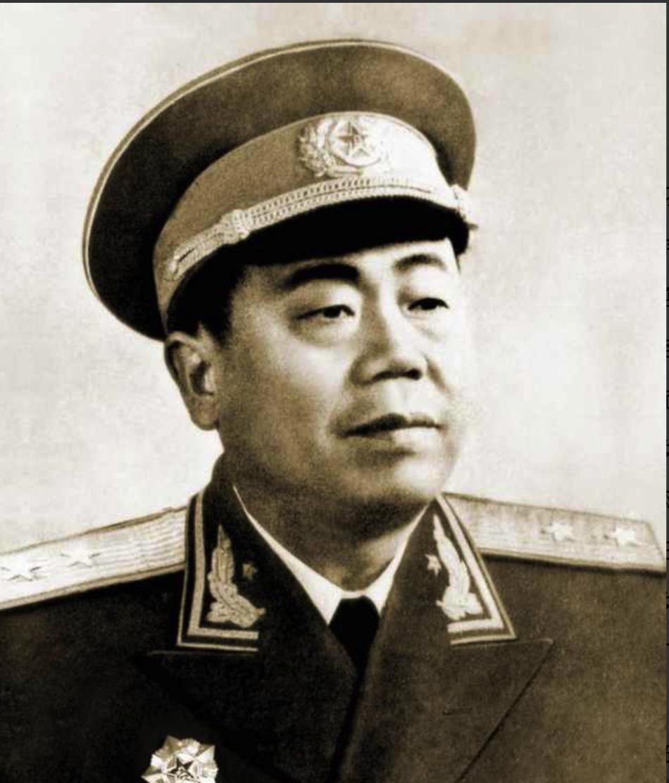 1965年，聂凤智休养时，见年轻女护理员从不笑，便问她有没有对象，谁知她竟当场哭