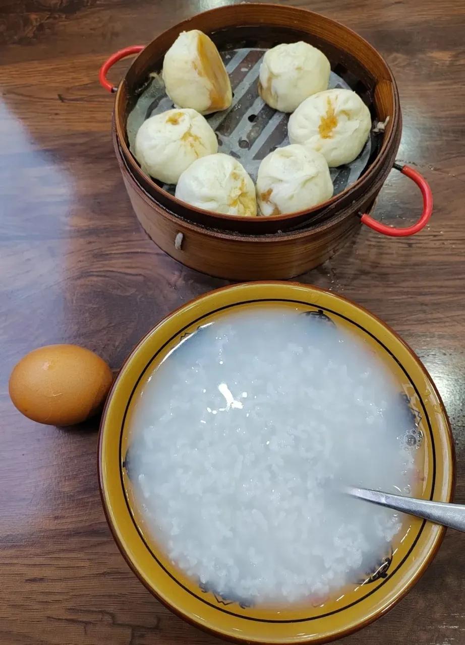 #秋日三餐打卡# 
早餐、午餐和晚餐。