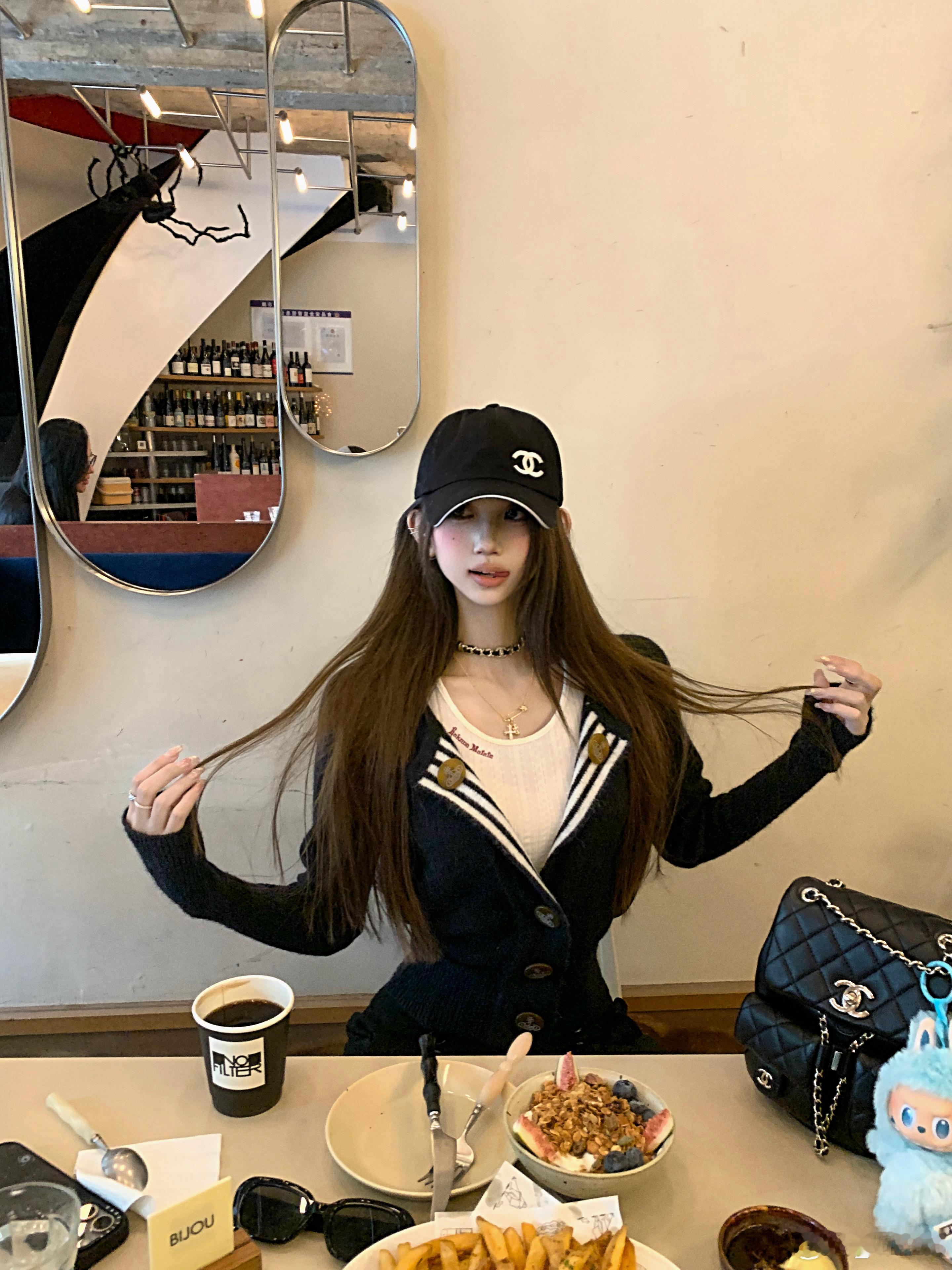 先来个我爆炸….爱的小衫呐！！ ​​​