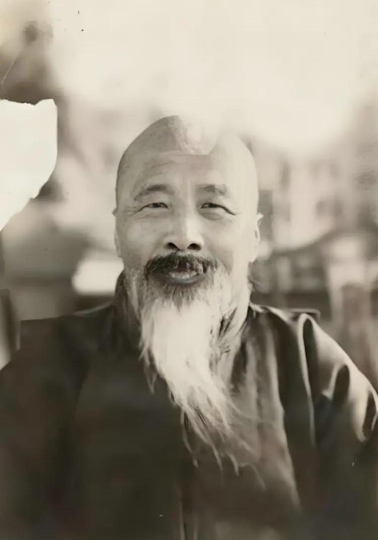 张尔田（1874-1945年)，一名采田，字孟劬[qú]，浙江钱塘（今杭州市)人