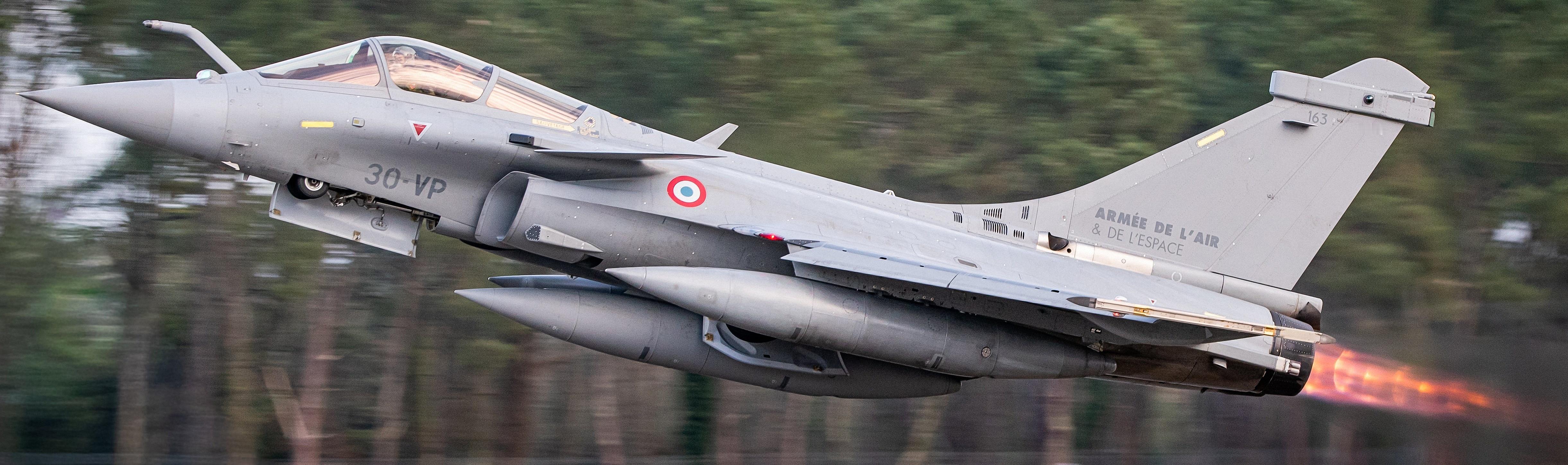 高分辨率图像 好看的阵风起飞