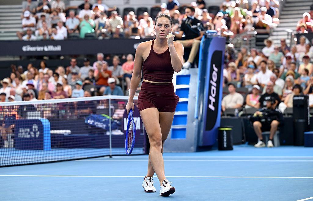 这不就是巅峰期郑钦文吗？科斯秋克会是澳网2026黑马吗？她第一周对阵前十已经3-