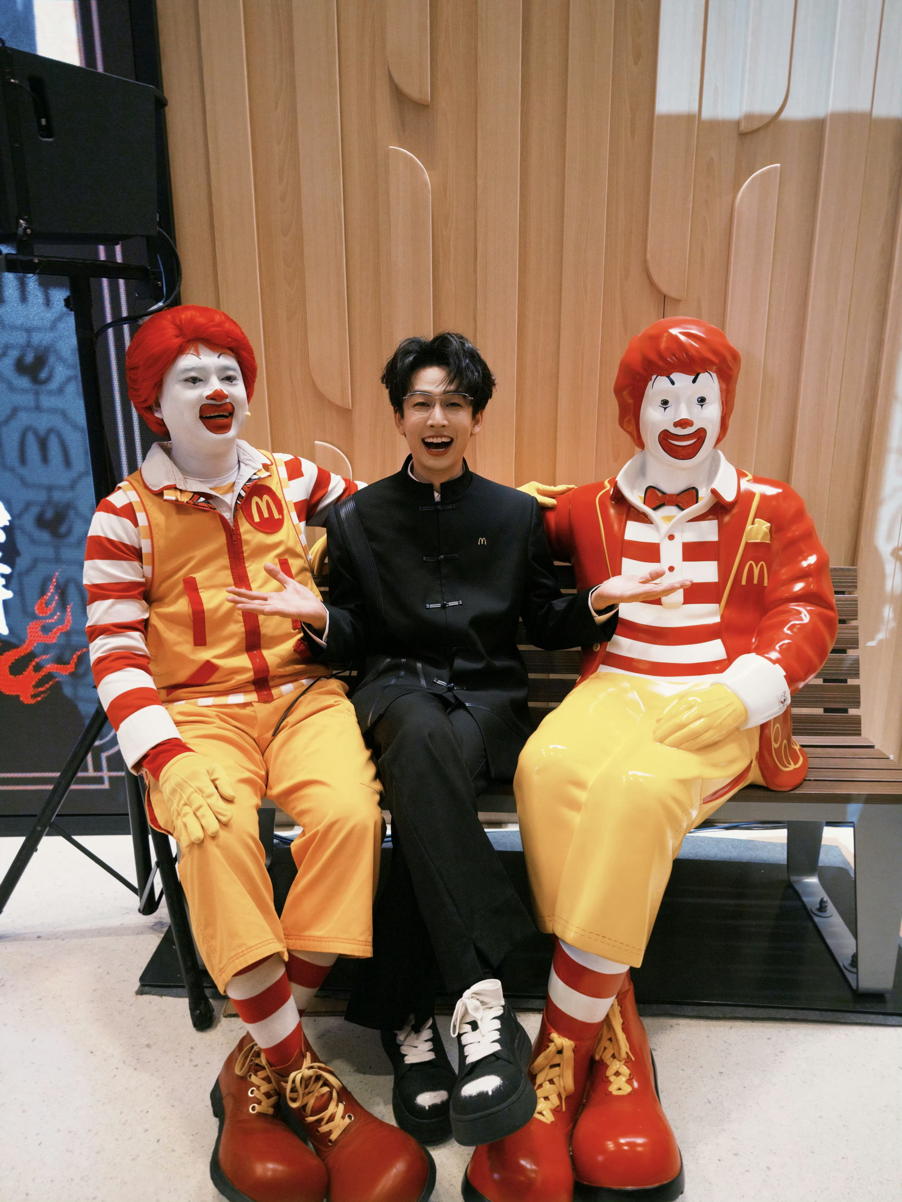 齐思钧又要来成都了04月16日，齐思钧成都网络视听大会。成都娱乐快讯 成都