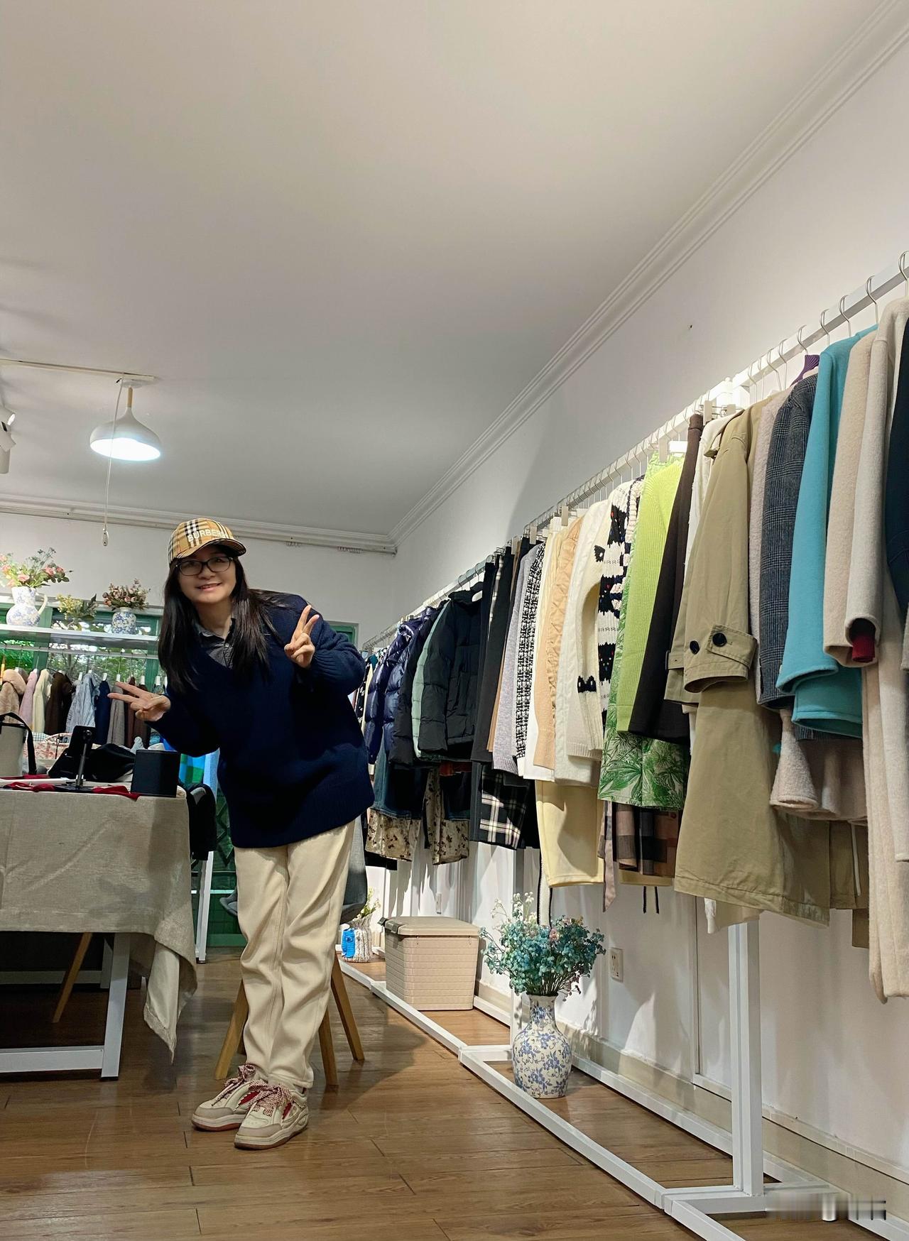 我的心头血，
从来不是什么惊天动地的大事，
而是我一件件精挑细选的衣服。

有过