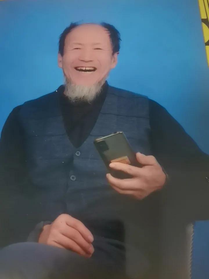 《人过六十五岁…

到了这个年纪，就是一个自我放空归零的时候。
忘记你过去的成功