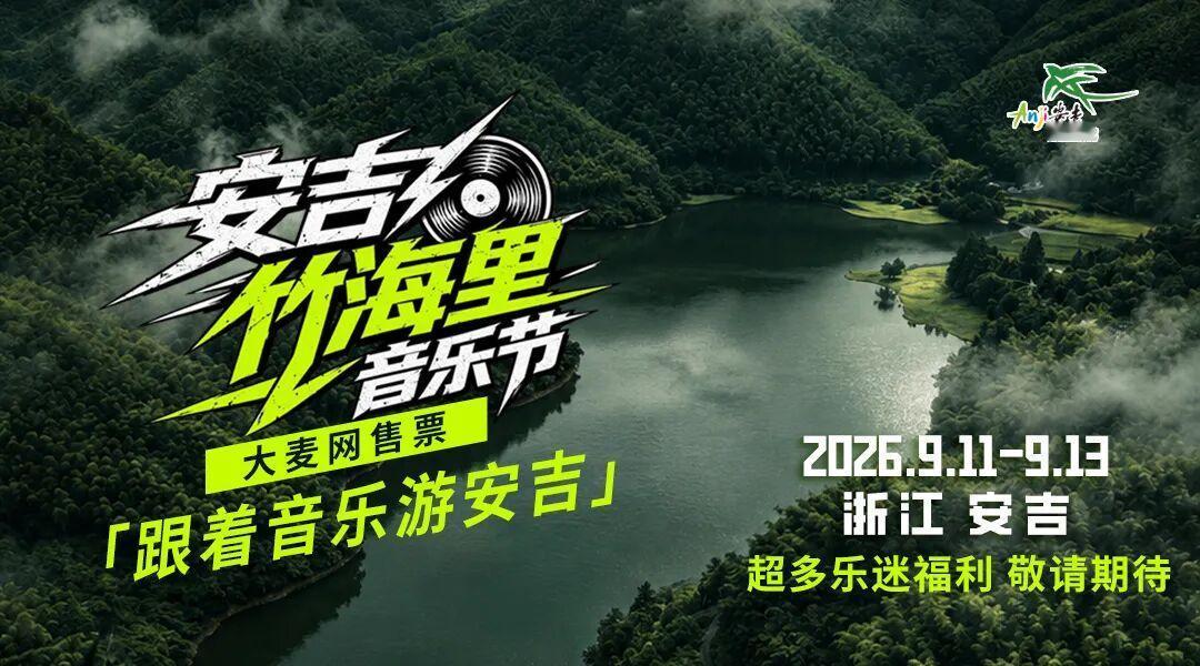 浙江家长开车送孩子去外省上大学，高速上突然爆胎受困，收费站送上热饭，帮忙联系维修
