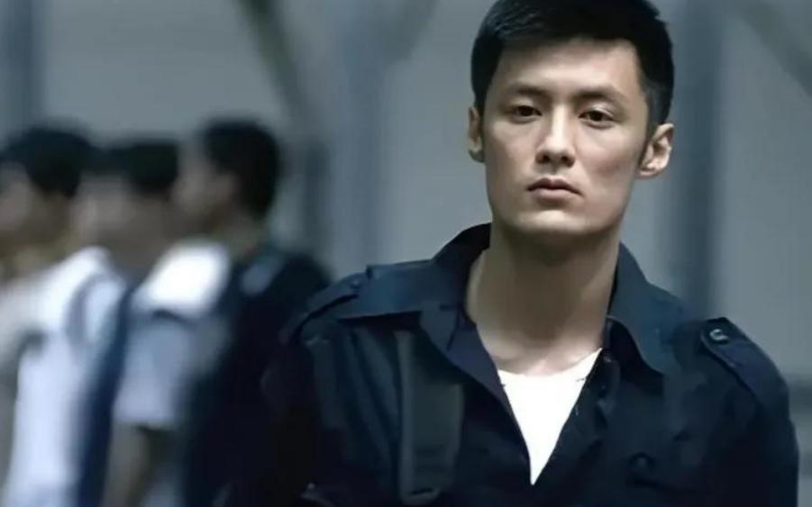 此前，44岁的余文乐正式发文官宣与妻子王棠云离婚，一句“往后我们永远是家人”，为