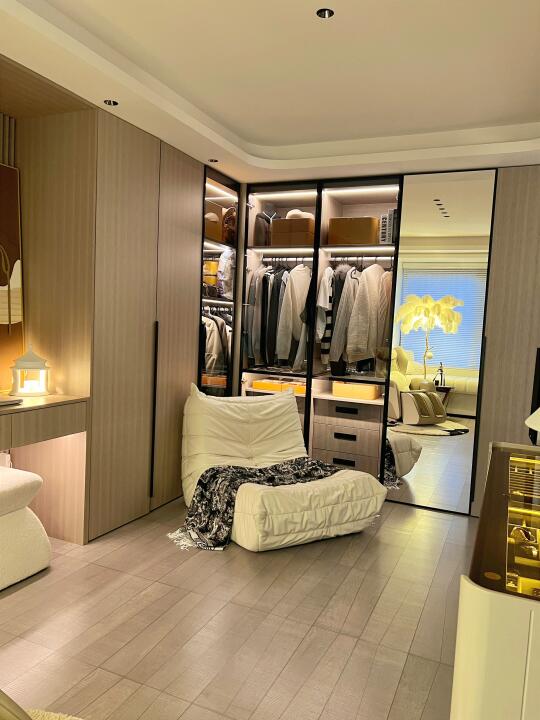 爱惨了，我的衣帽间和卧室打通后真香！😜