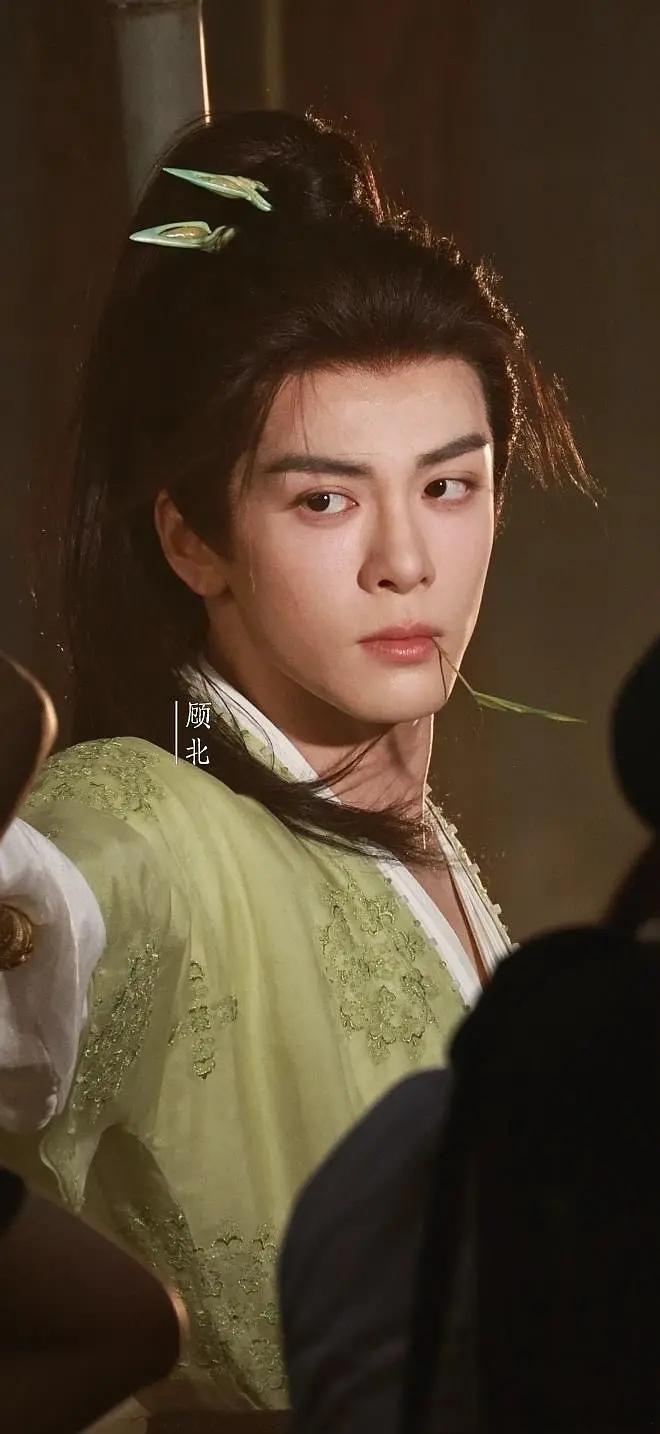 攻玉男主生图曾舜晞这眼神 很妙啊 