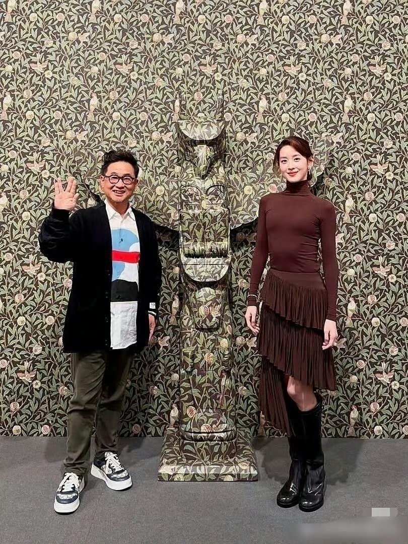 章泽天肋骨外翻她们都很瘦，加上她骨架又很小，多吃点吧 ​​​
