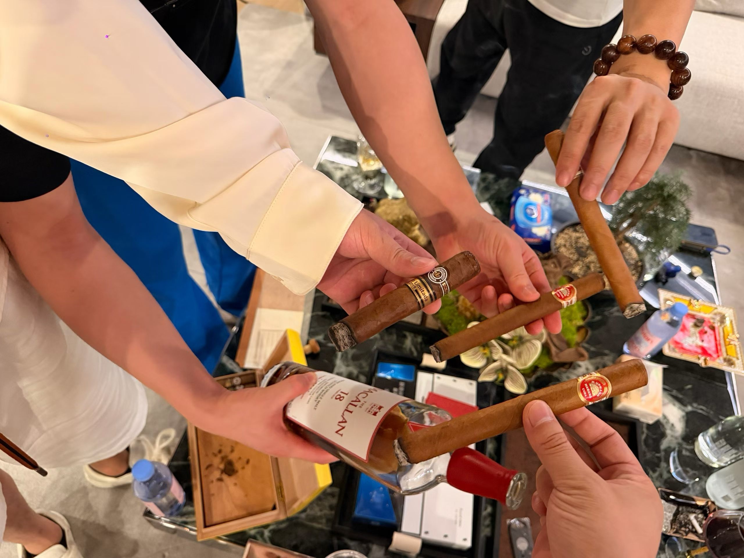 聚一起就抽古巴 东莞