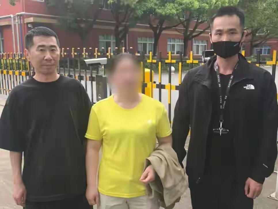 聪明用错地方了！宁波政法5月22日报道，浙江宁波一对夫妻到超市采购，选购的商品装