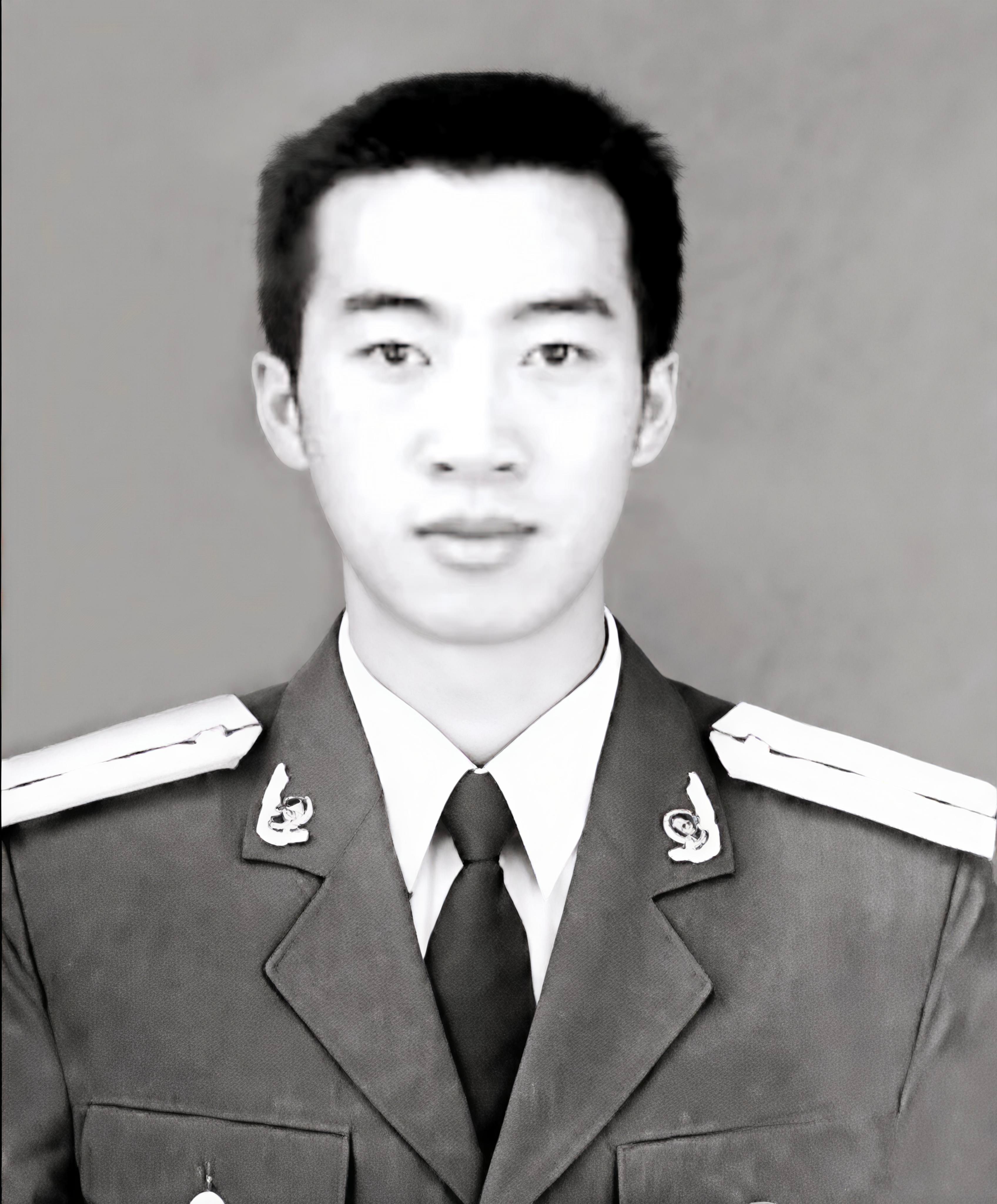 2007年3月25日，武警战士甘祖荣执行缉毒任务，遭遇武装贩毒团伙，在激烈枪战中