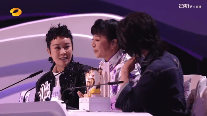 何炅何炅 又冲我来了声鸣远扬 笑疯！每场考核的都是何老师，导师们一有分歧，他就瘫