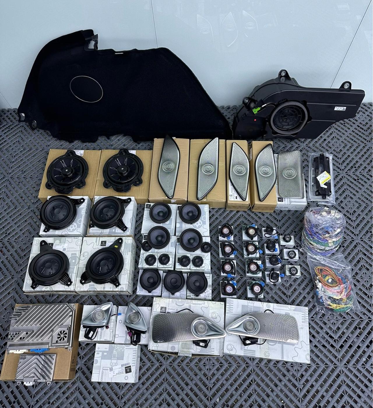 新车刚落地24款迈巴赫S480迫不及待升级4D大柏林音响
全新4D柏林之声，包含