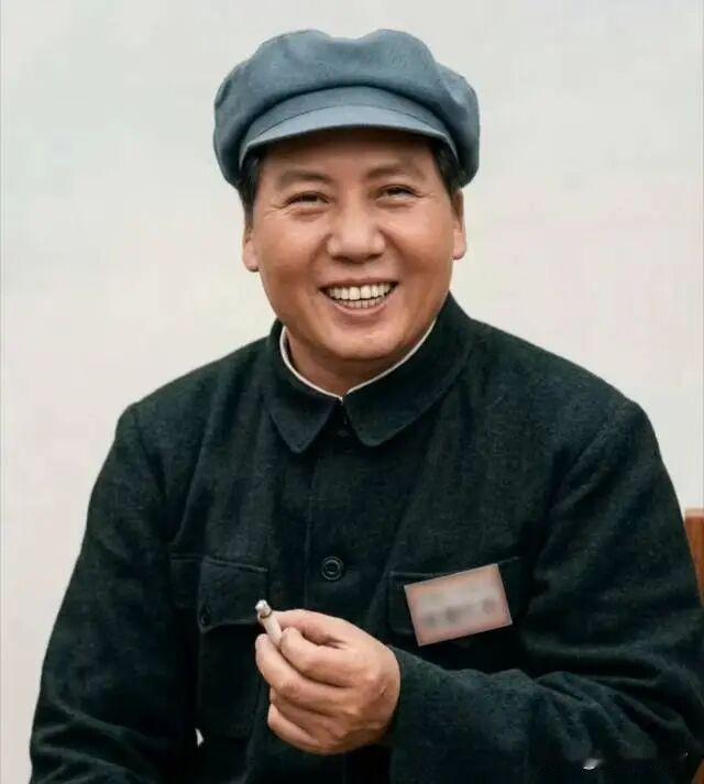 伟大领袖毛主席，一片丹心悬日月，千秋风骨作脊梁。