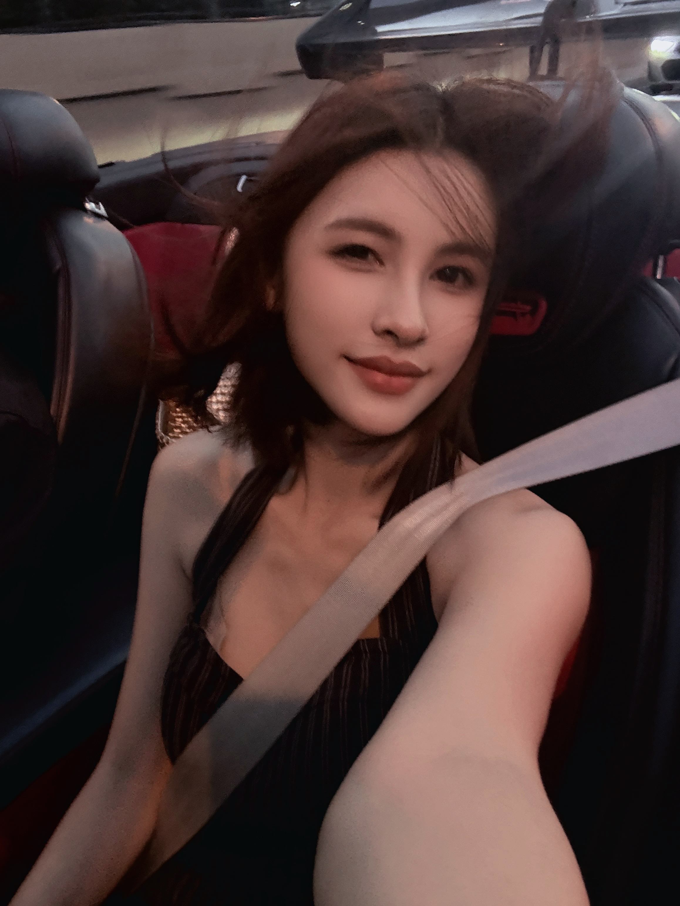 这么凉爽的天气就适合敞篷 ​​​