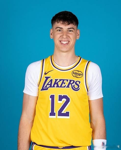 生日夜，放开抡？[思考]过去3场比赛，拉拉维亚场均轰下21.7分7板2.3助2.