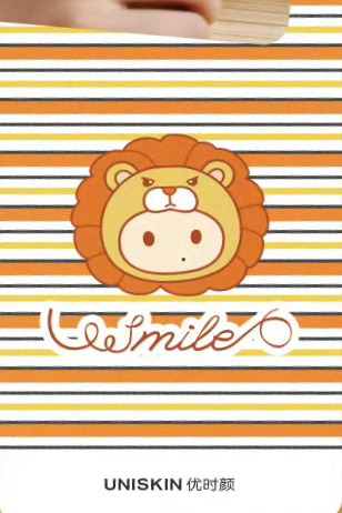 每次看到ho宝这个凶了吧唧的狮子头套就被萌一大跳。 