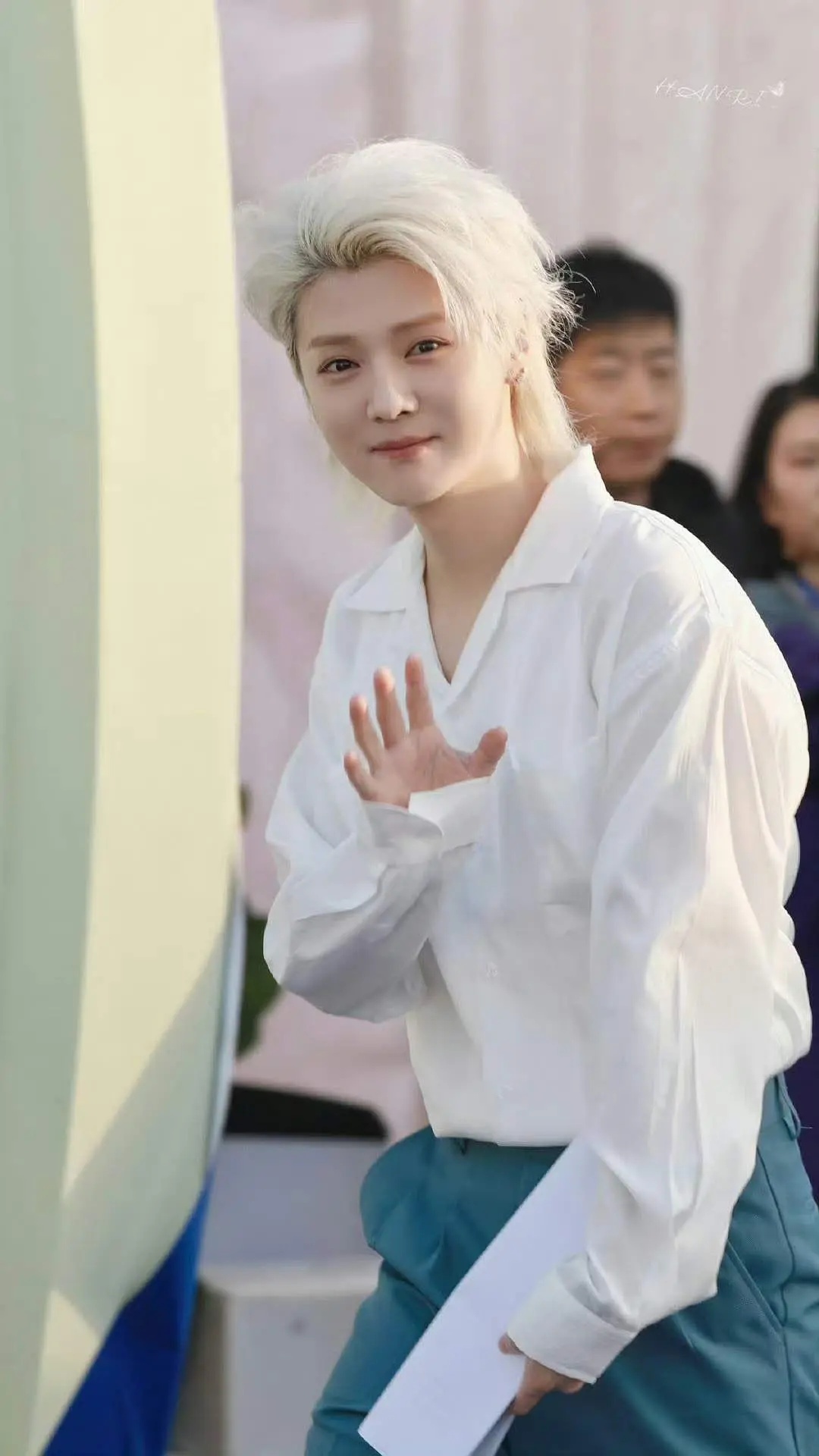 鹿晗和关晓彤是不是越来越像了，是我的错觉吗[哆啦A梦吃惊] ​​​