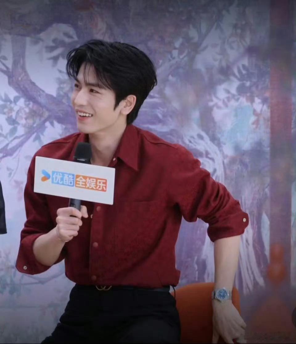 #红豆生南国 裴相是男模##张凌赫今天是红牛#《度华年》扫楼，今天是红牛吧，红色
