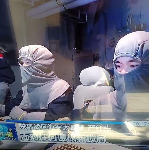 为什么正义使命-2025演习中，我海军指战员都戴上了头套？这头套起什么作用？
​