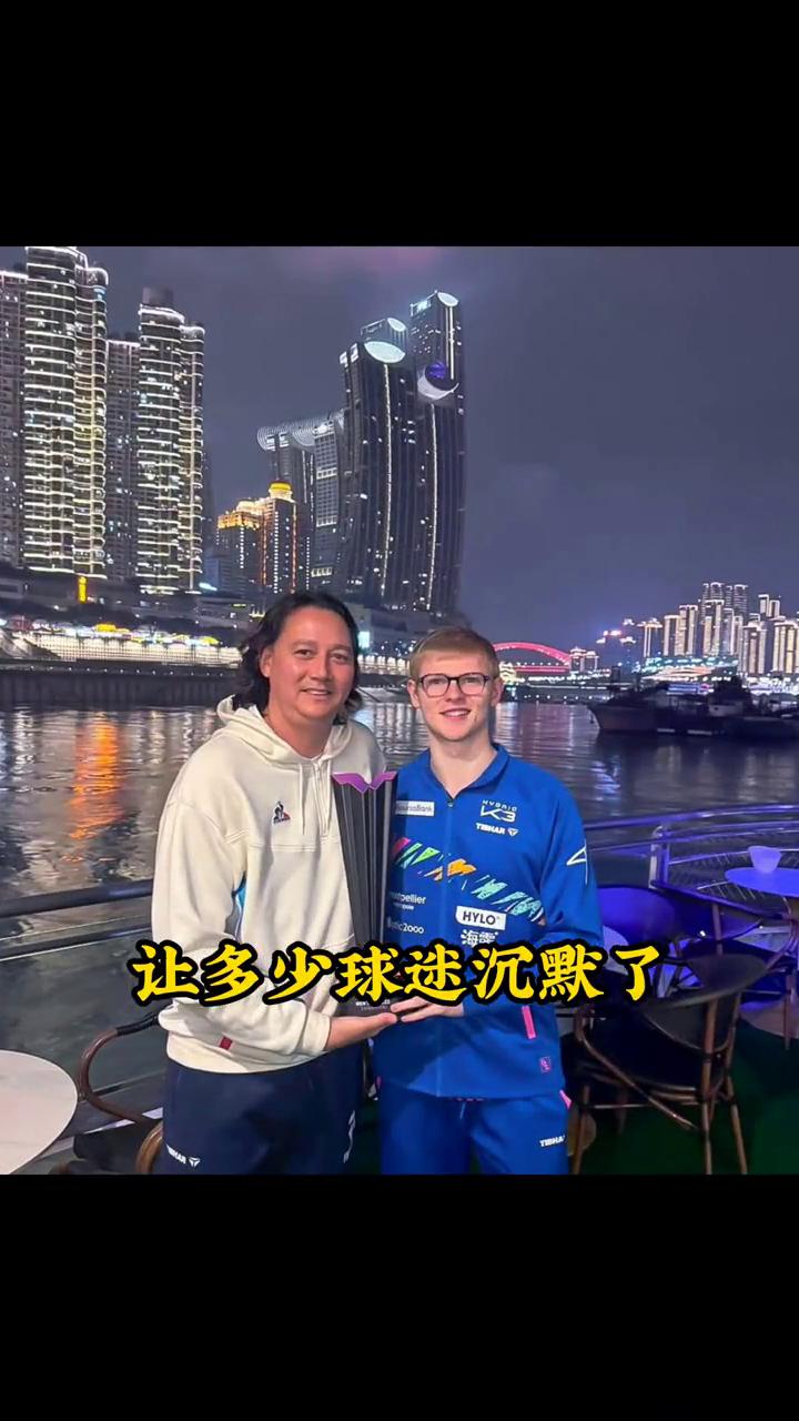 小布短短一句话让多少球迷沉默了。
就在小布夺冠后，他在社交媒体上发文，先是为自己