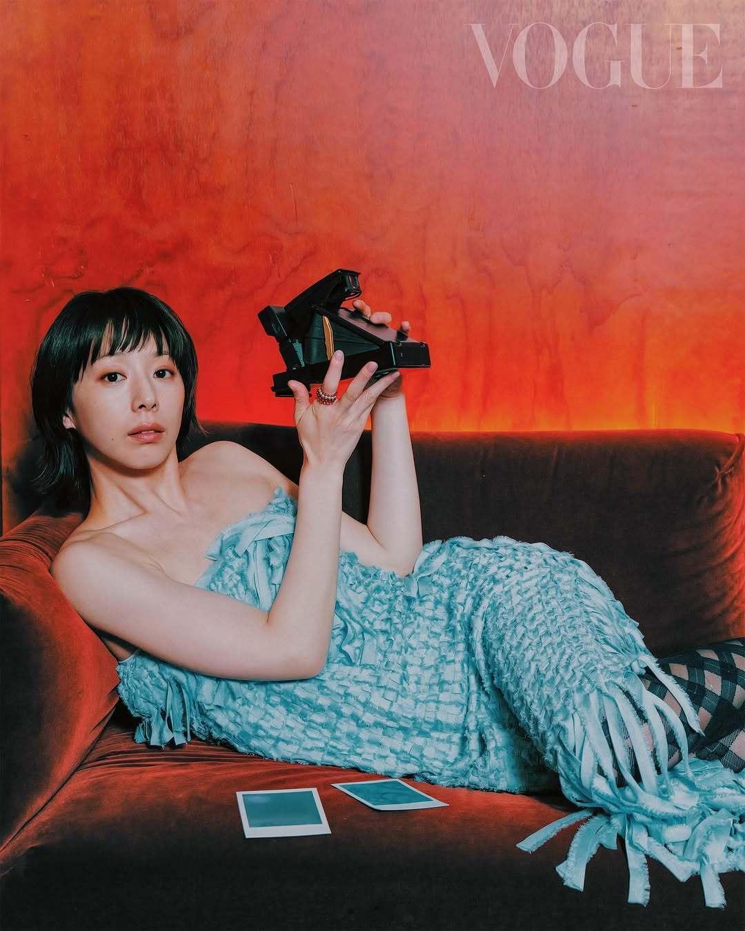 Vogue Taiwan：夏帆拍摄当天，夏帆一早就准时抵达摄影棚，完成妆发后，她