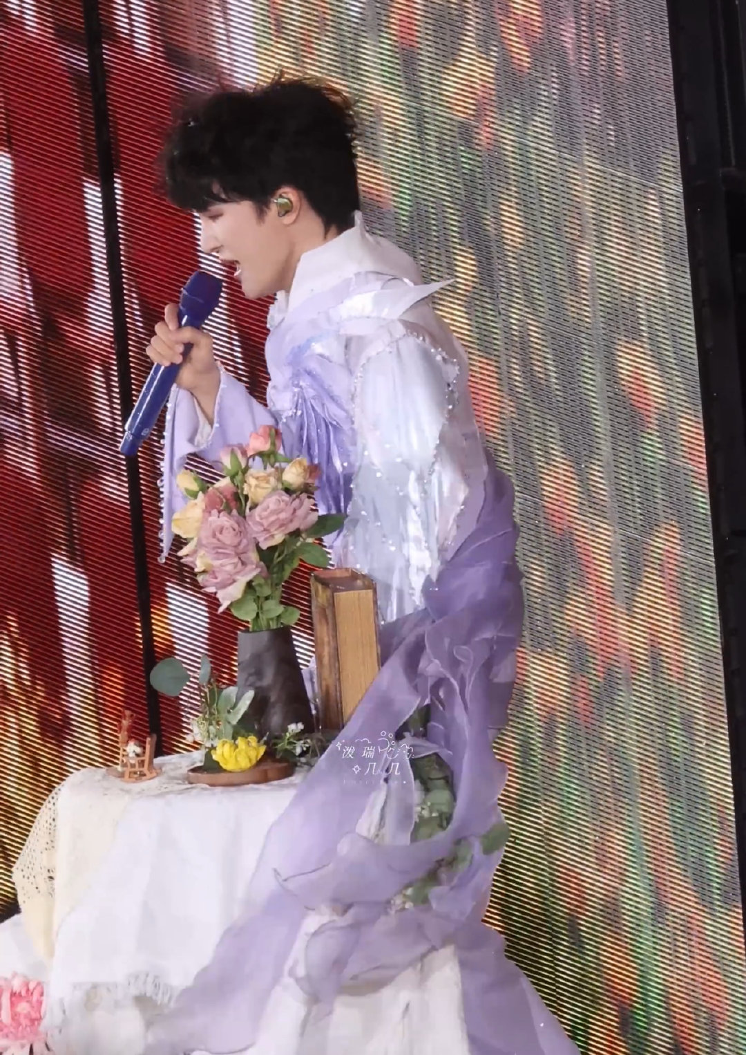 周深需要半扎马步保持平衡周深没一个音受到干扰周深扎马步版 ​​​