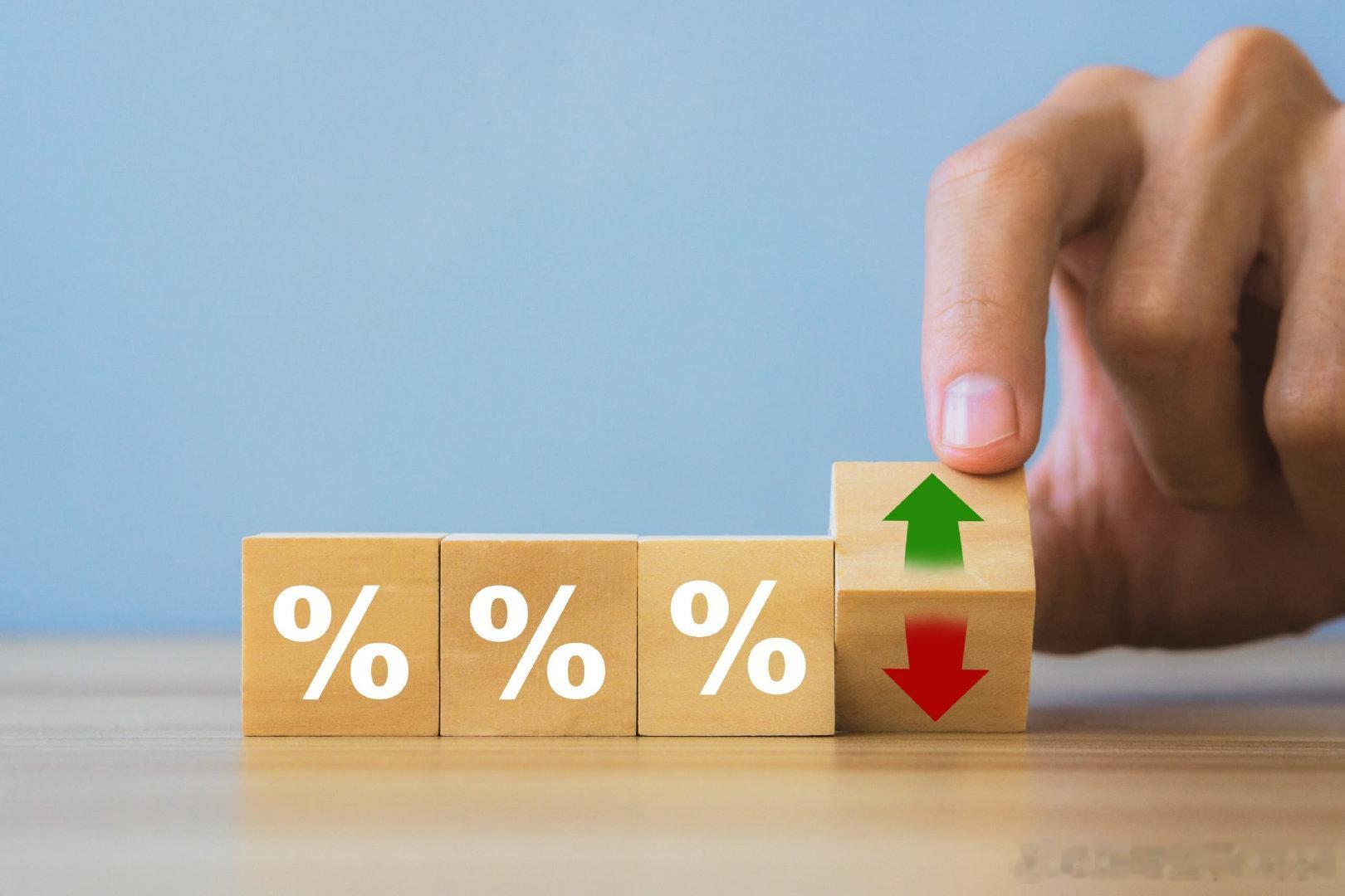 昨晚一个好消息，一个坏消息，好消息是英伟达卖爆了，坏消息是取消10月非农报告。1