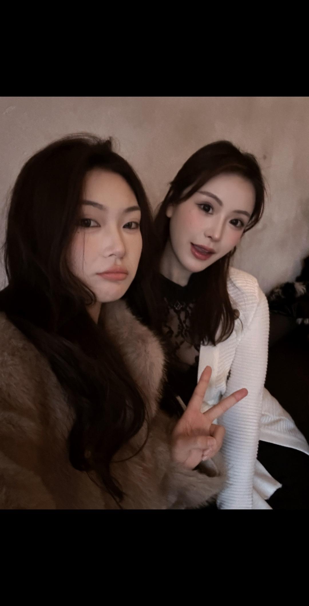 给我们兄弟两拍照照片📷。