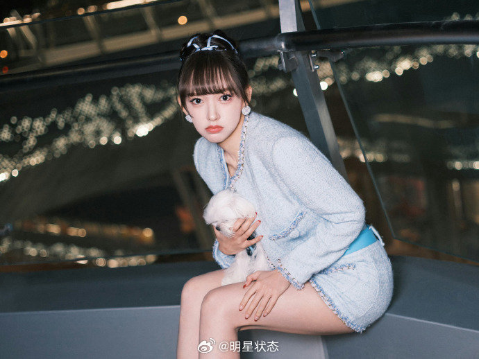 程潇超短下小香风太迷人了吧 ​​​