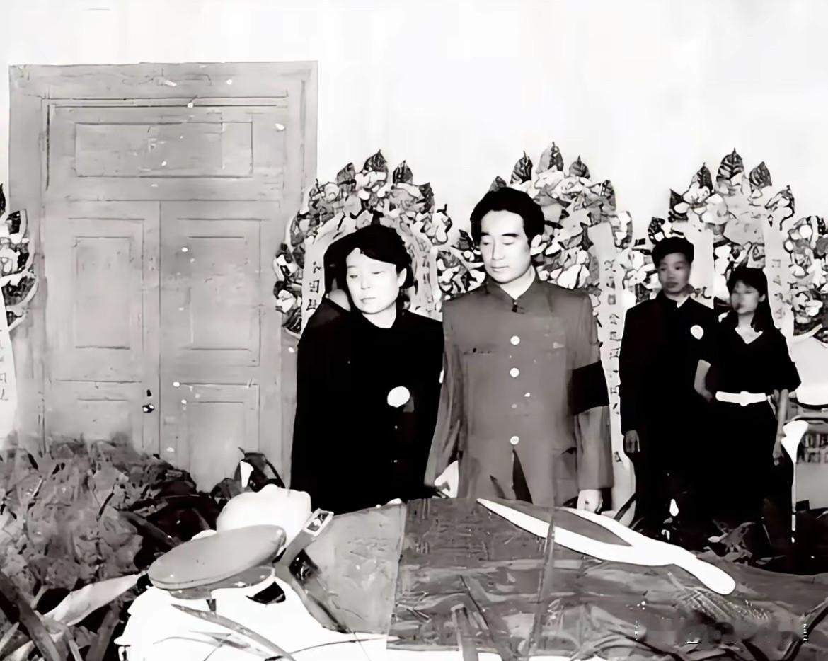 1991年6月7日，开国中将、原军委炮兵副司令员孔从洲将军在北京逝世，享年85岁