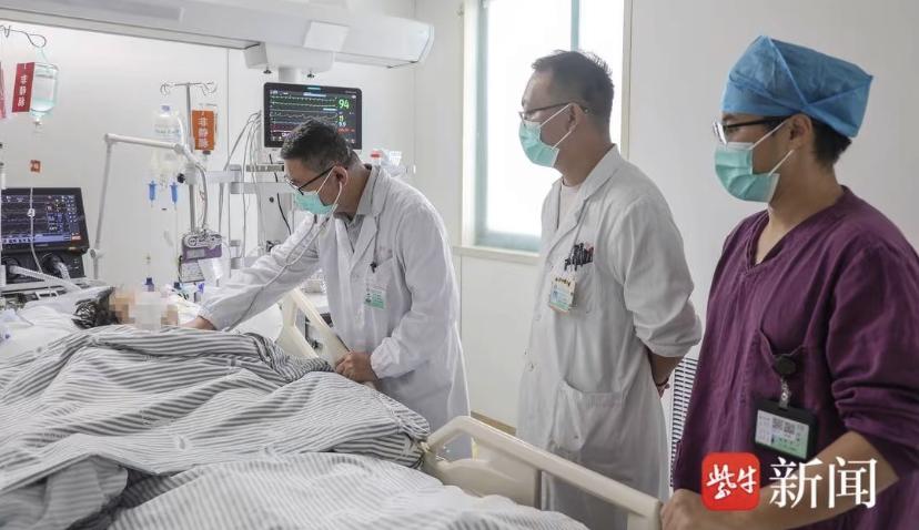 这事儿说出来您可能都不信。镇江有位77岁的王阿姨，因为髋关节问题去骨科看诊，医生