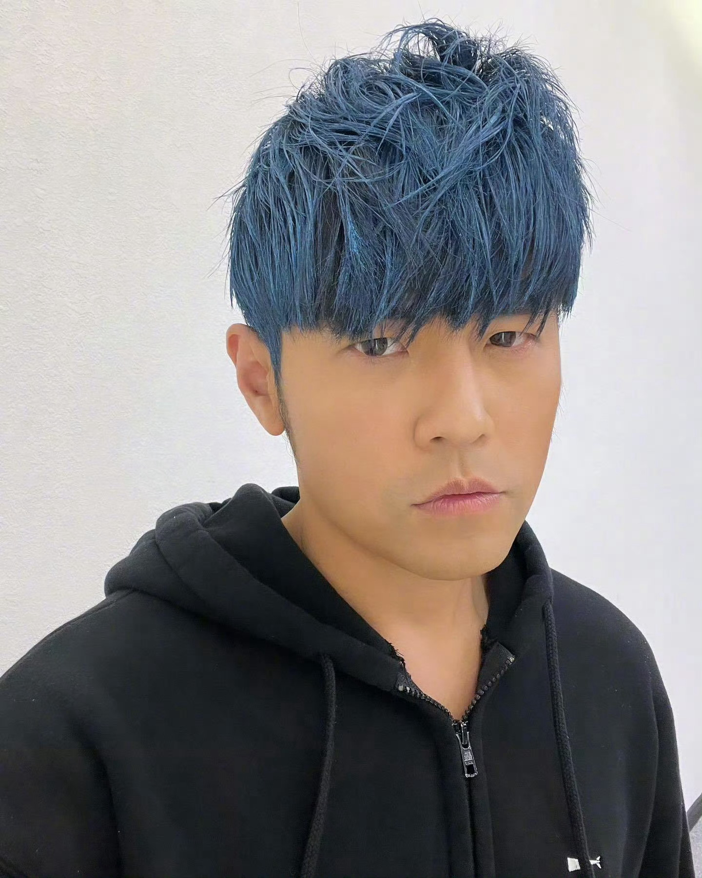 姐妹们 这个发色怎么样？ 