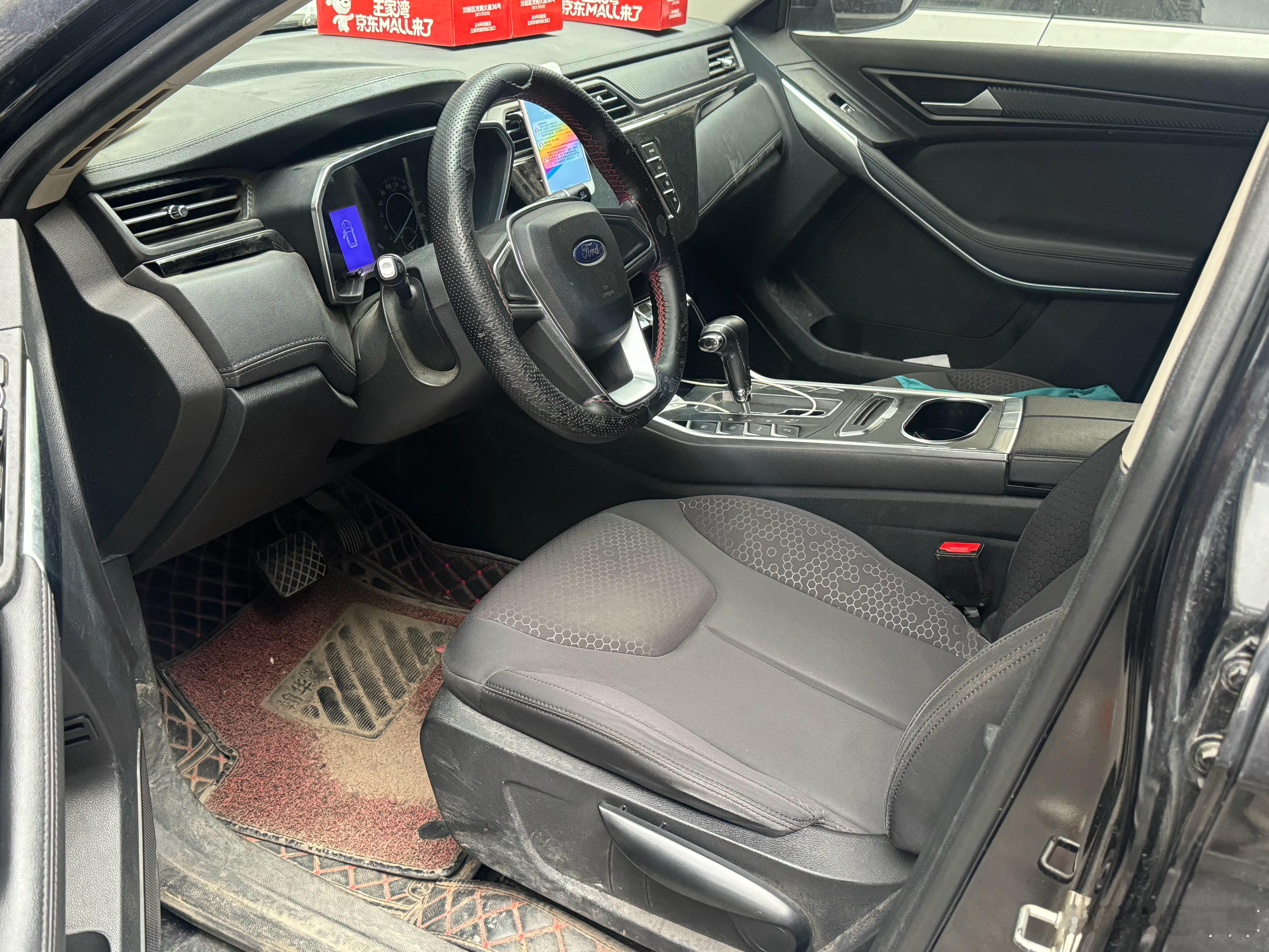 这车一开车门瞬间就没啥兴趣…我能接受外观剐蹭最最最接受不了内饰邋遢 