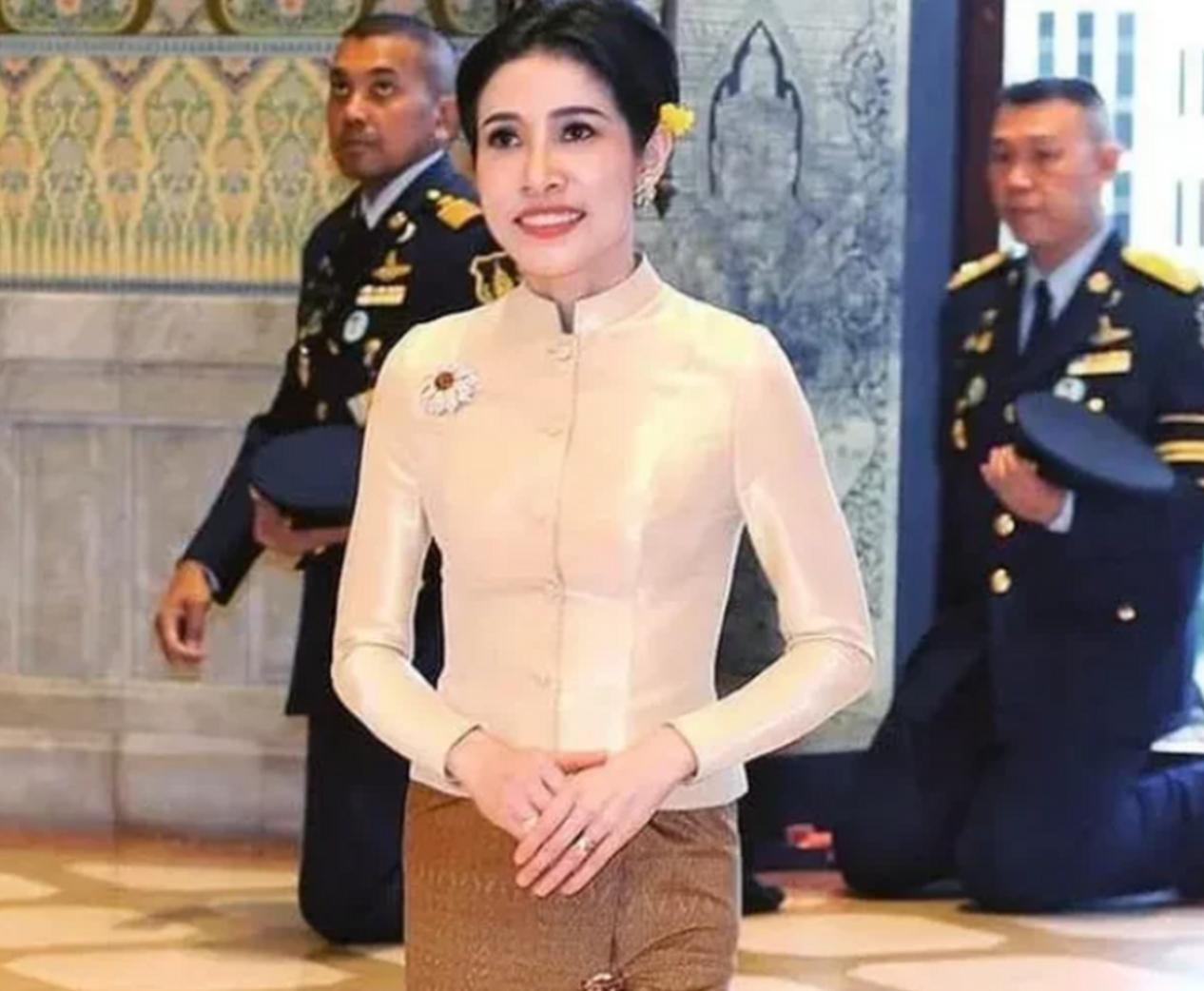 消失的诗妮娜，被妃的前王储妃西拉米，泰国王室后宫唯独只有苏提达能保障自身利益，稳