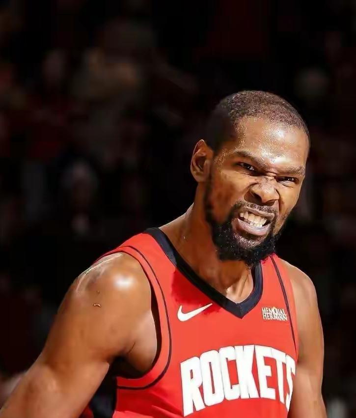 火箭主场117-113加时险胜魔术，这场胜利得来不易，尤其是谢泼德、杜兰特和阿门