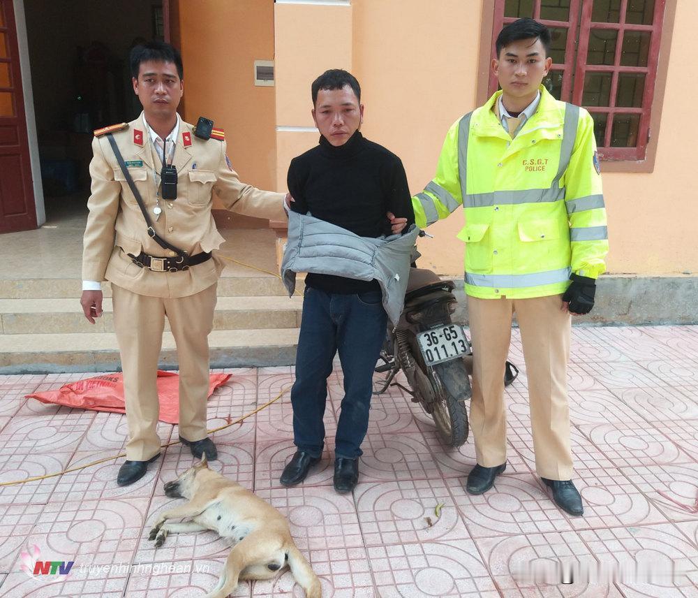 csgt是交警缩写 cstt  治安警  cscd 机动警察
越南交警与抓获的偷